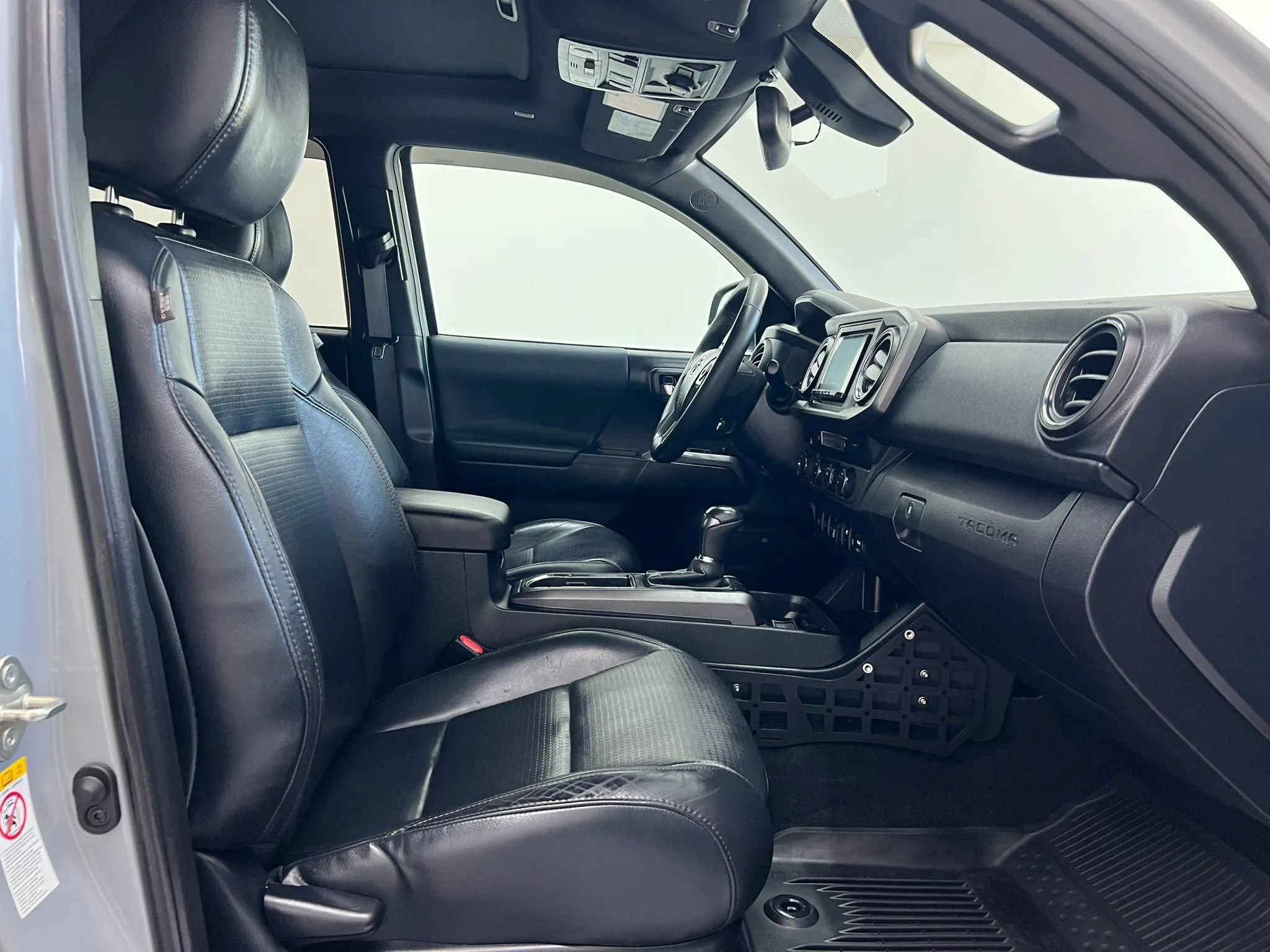 Used 2019 Toyota Tacoma TRD Off-Road AWD/4WD image 17
