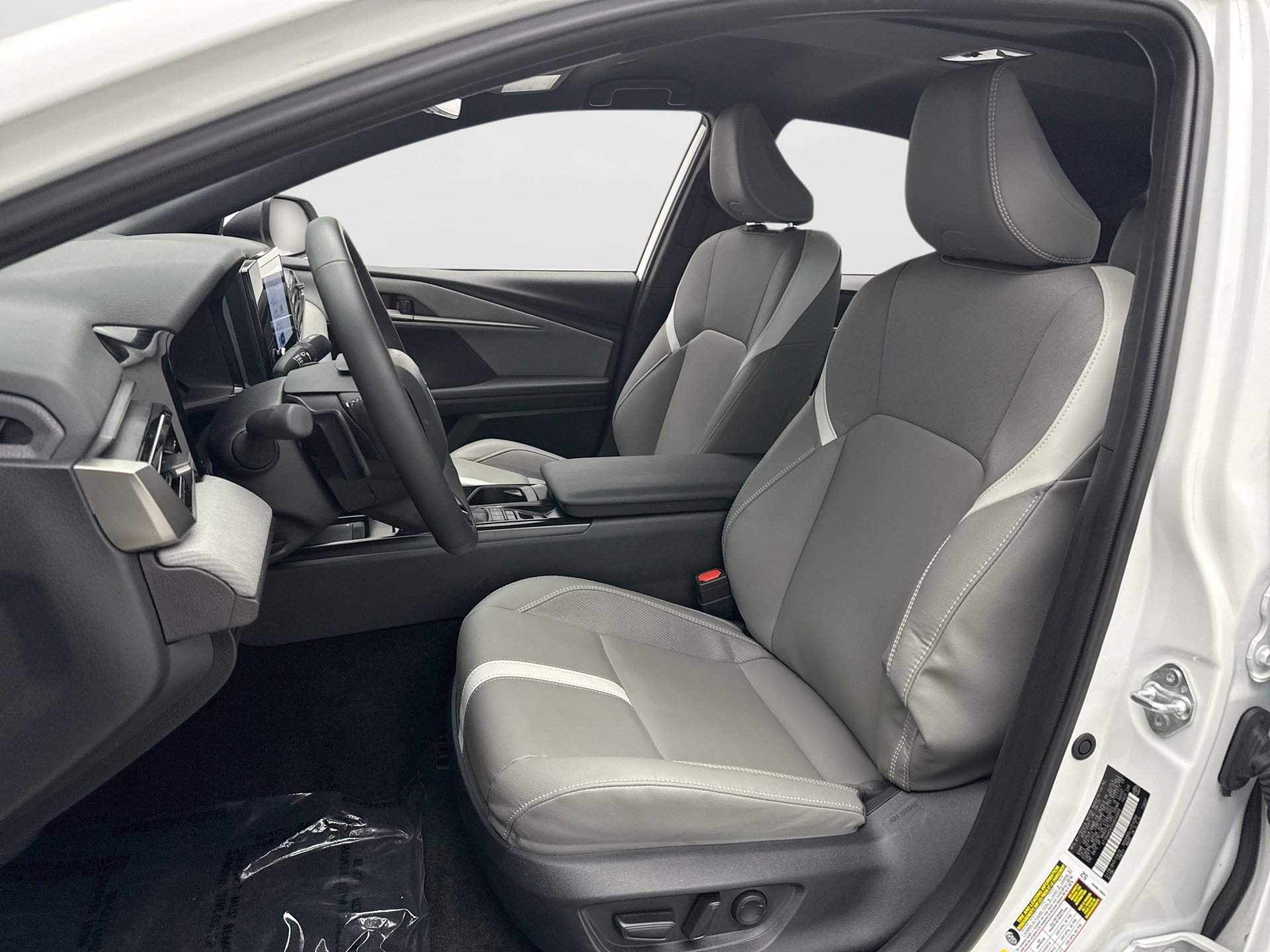 Used 2025 Toyota Camry SE w/ Convenience Package FWD image 11