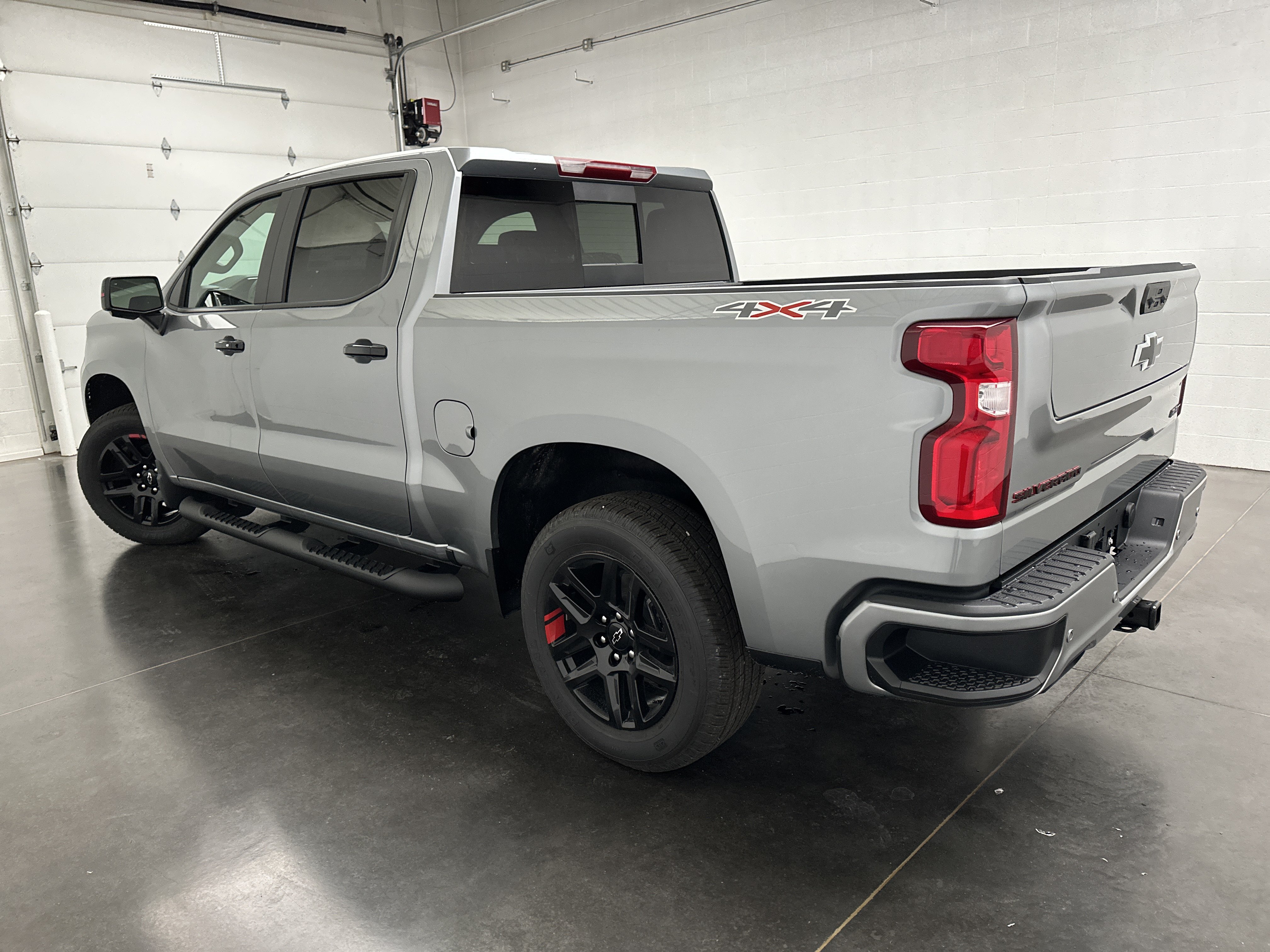 New 2026 Chevrolet Silverado 1500 RST w/ Redline Edition AWD/4WD image 9