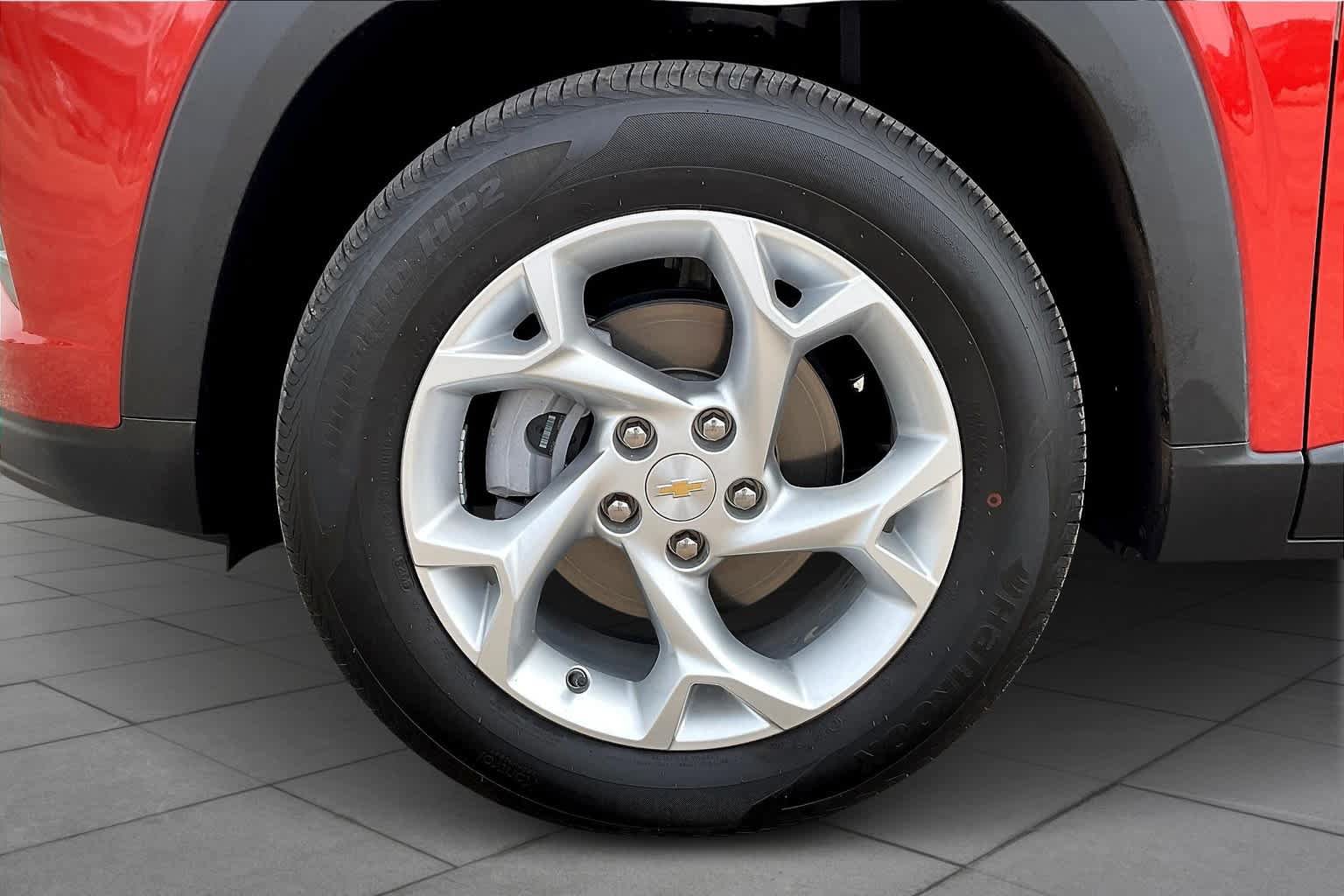 Used 2024 Chevrolet Trax LS w/ LS Convenience Package FWD image 10