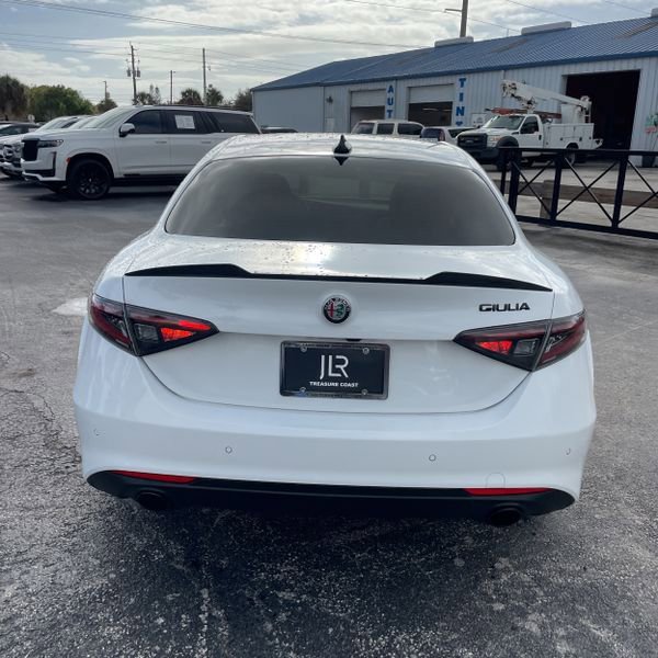 Used 2024 Alfa Romeo Giulia Sprint image 4