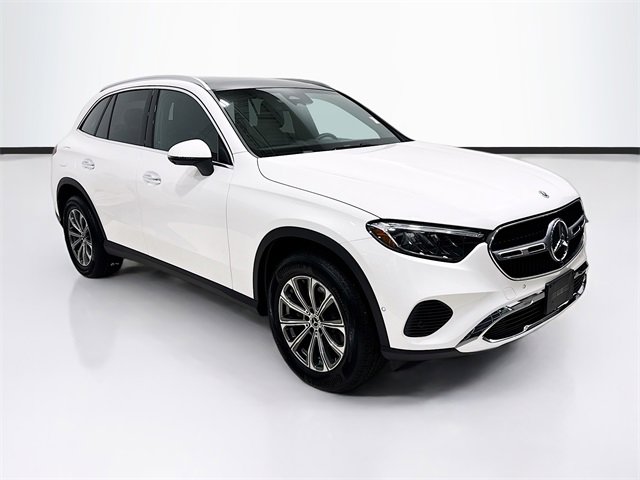 Used 2025 Mercedes-Benz GLC 300 4MATIC image 3