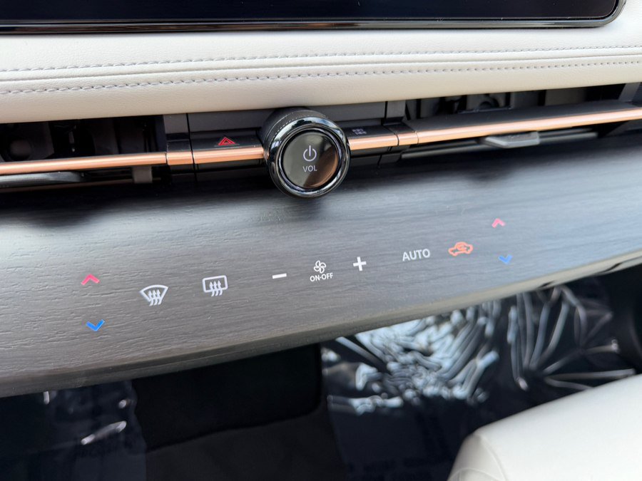 Used 2024 Nissan Ariya AWD image 27