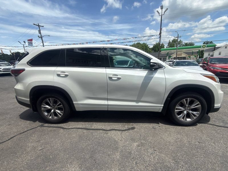 Used 2016 Toyota Highlander Plus AWD/4WD image 4