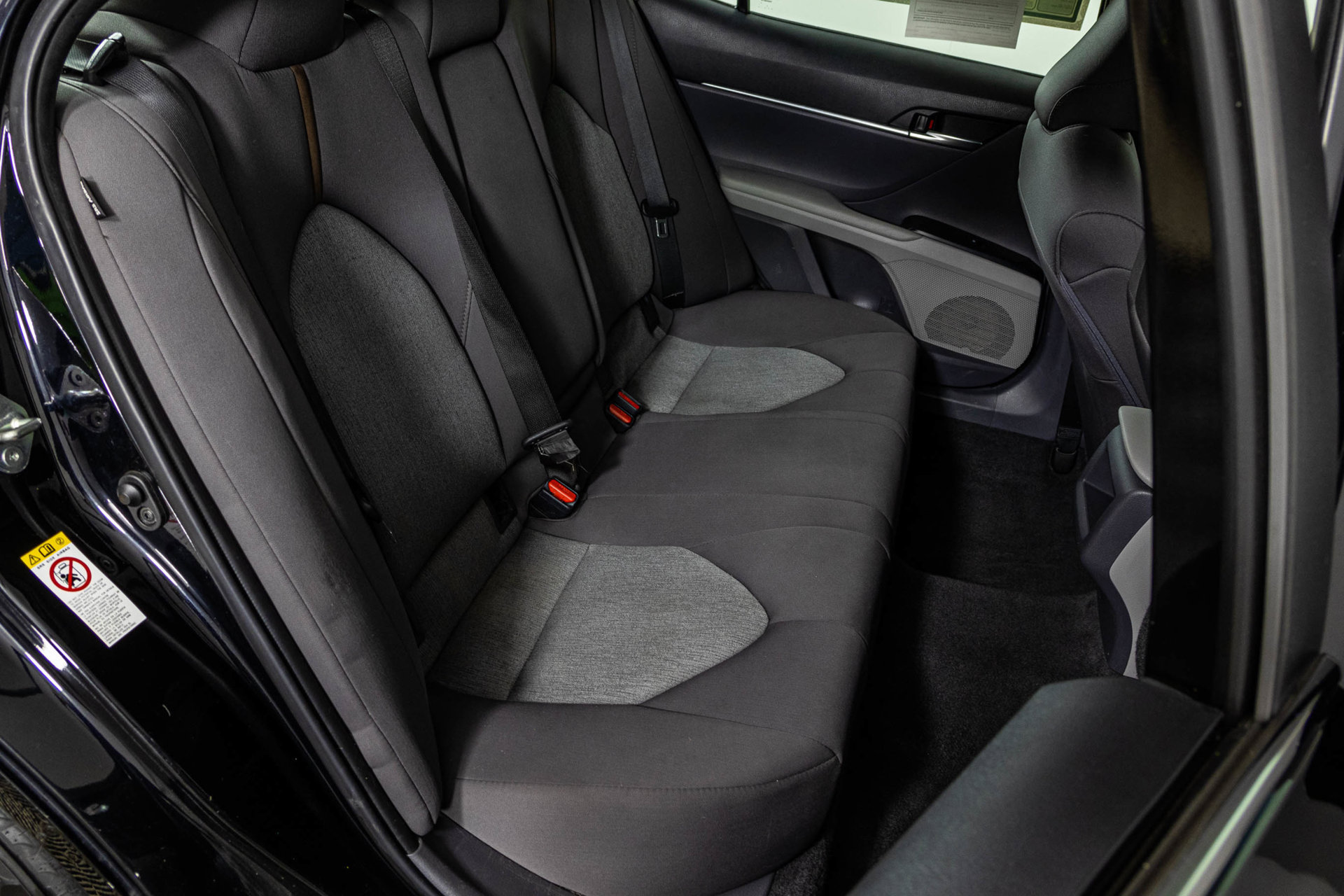 Used 2018 Toyota Camry LE FWD image 39