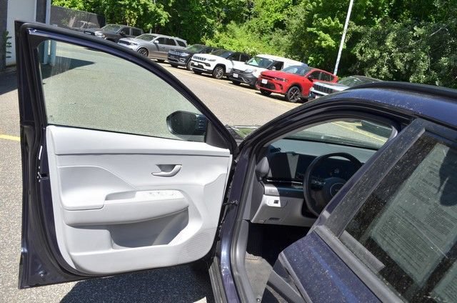 Used 2024 Hyundai Kona SEL AWD/4WD image 15