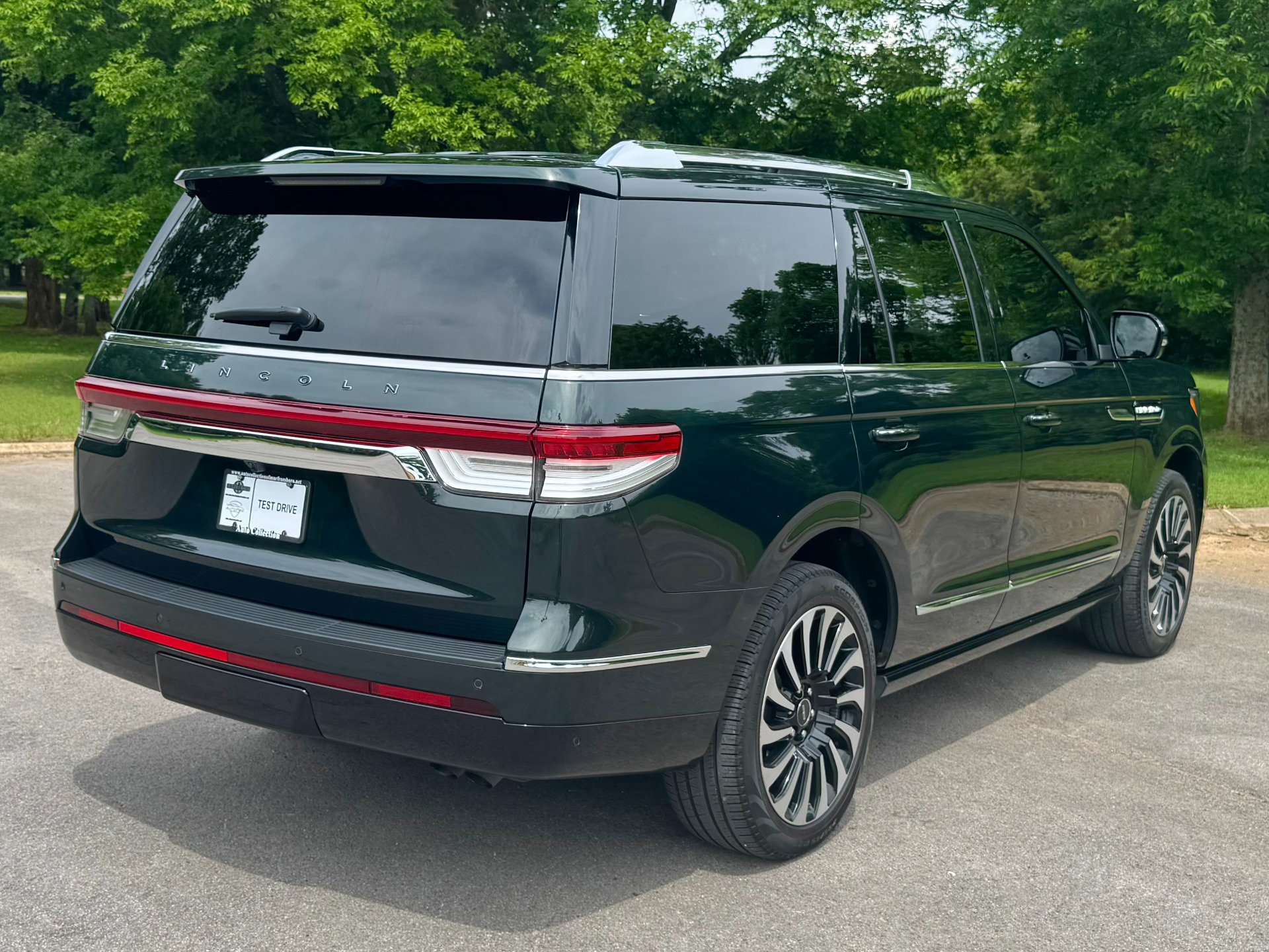 Used 2022 Lincoln Navigator Black Label image 3