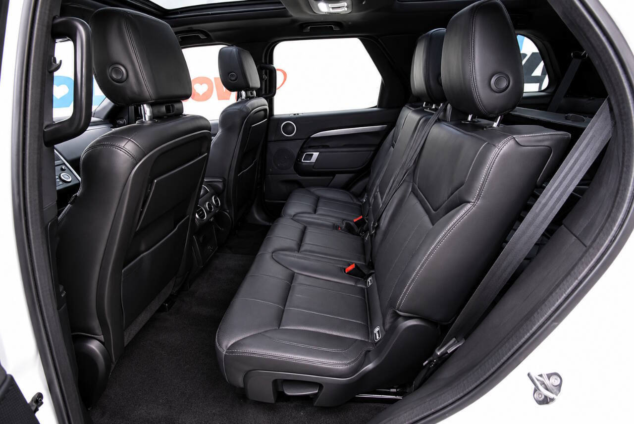 Used 2020 Land Rover Discovery Landmark AWD/4WD image 14