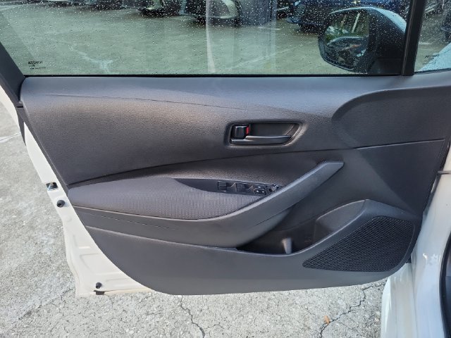 Used 2025 Toyota Corolla LE FWD image 11