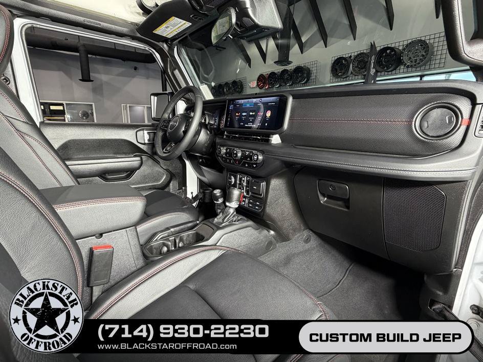 Used 2025 Jeep Wrangler Unlimited Rubicon AWD/4WD image 19