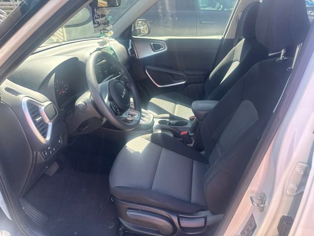 Certified 2022 Kia Soul LX w/ Technology Package FWD image 2