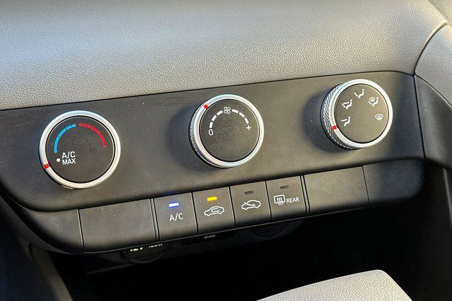 Used 2025 Hyundai Elantra SE image 20