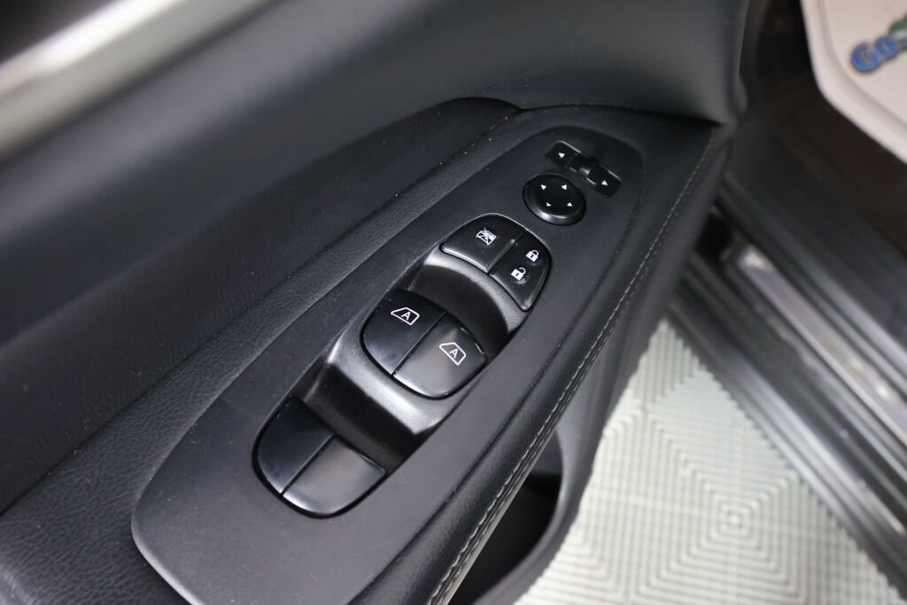 Used 2014 Nissan Pathfinder SL image 31