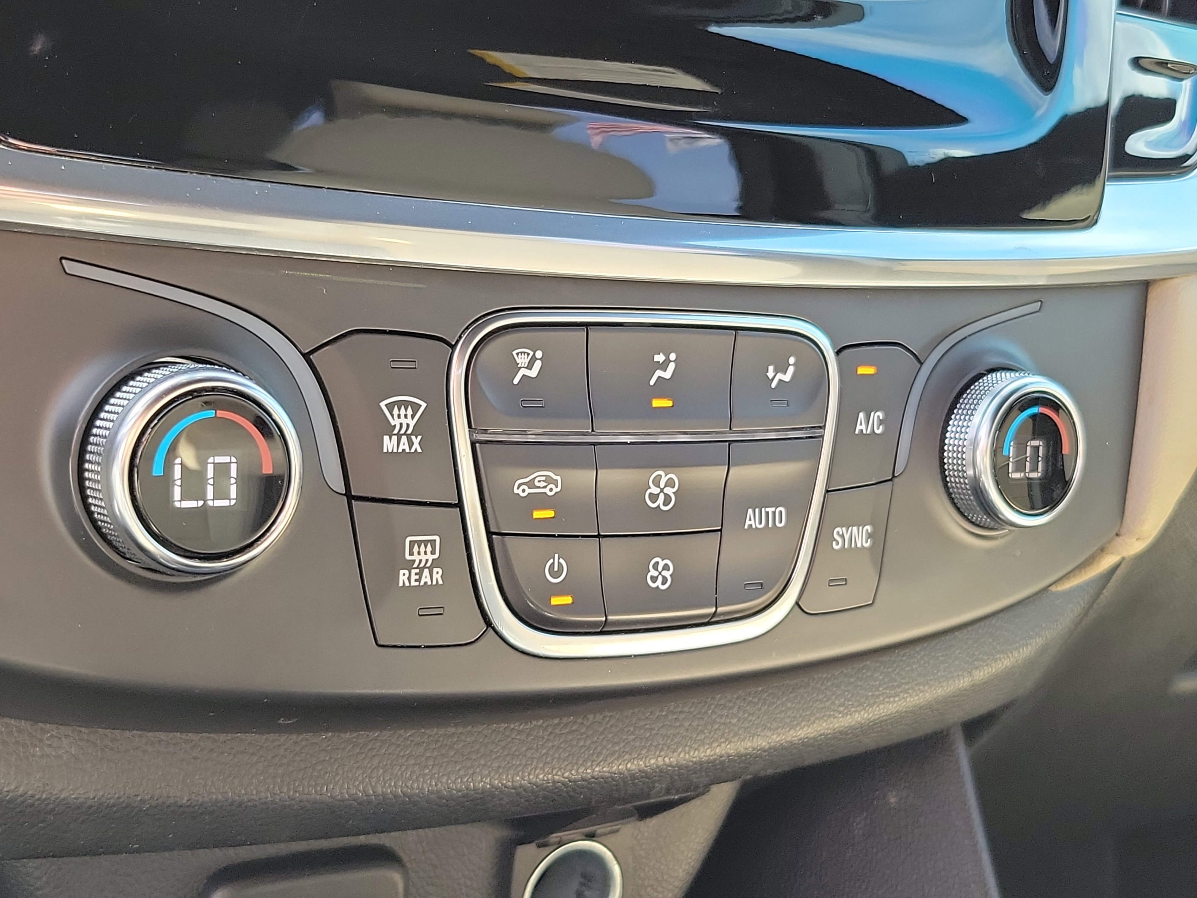 Used 2022 Chevrolet Traverse LS FWD image 24