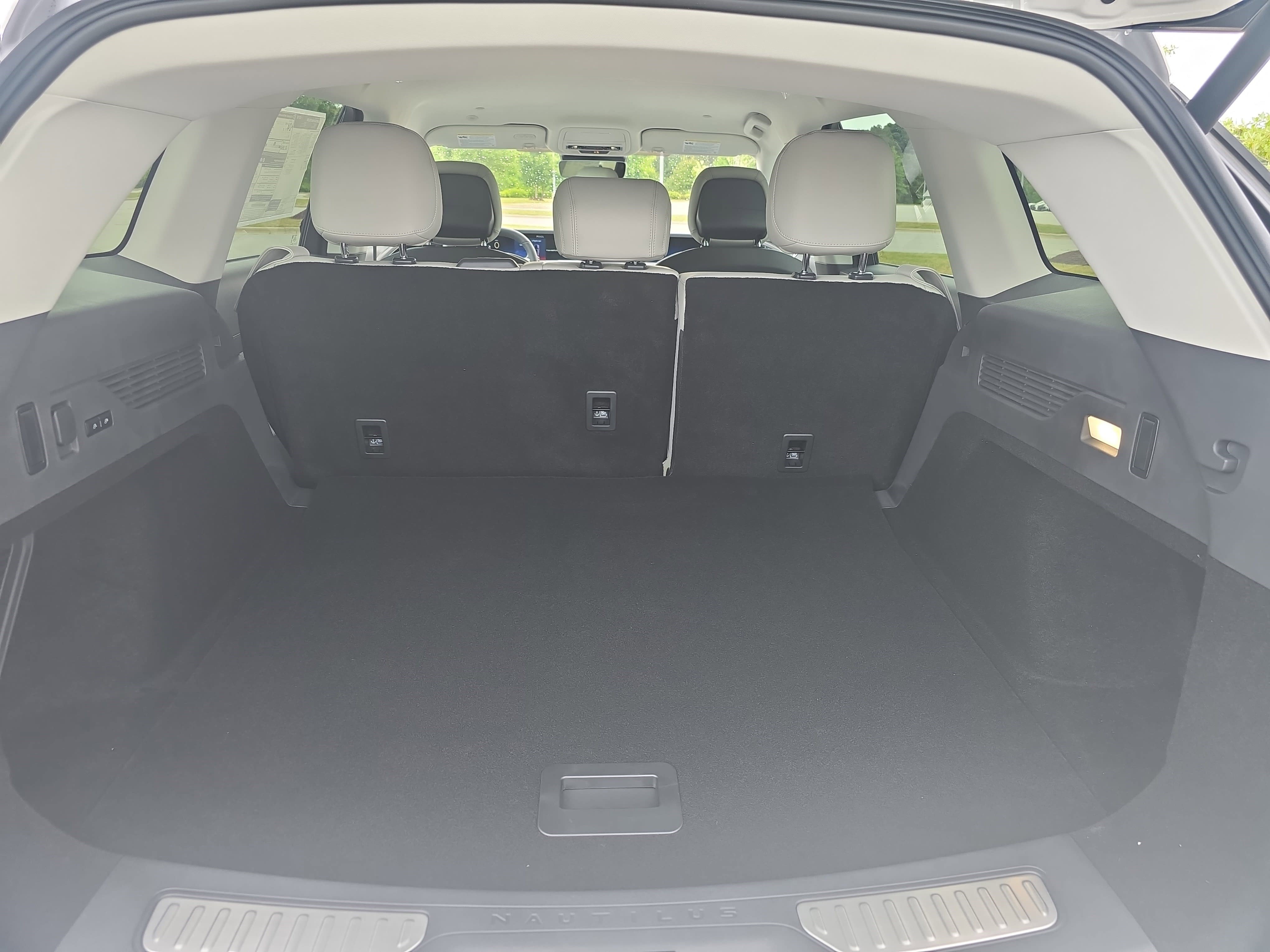 New 2026 Lincoln Nautilus Premier AWD/4WD image 12