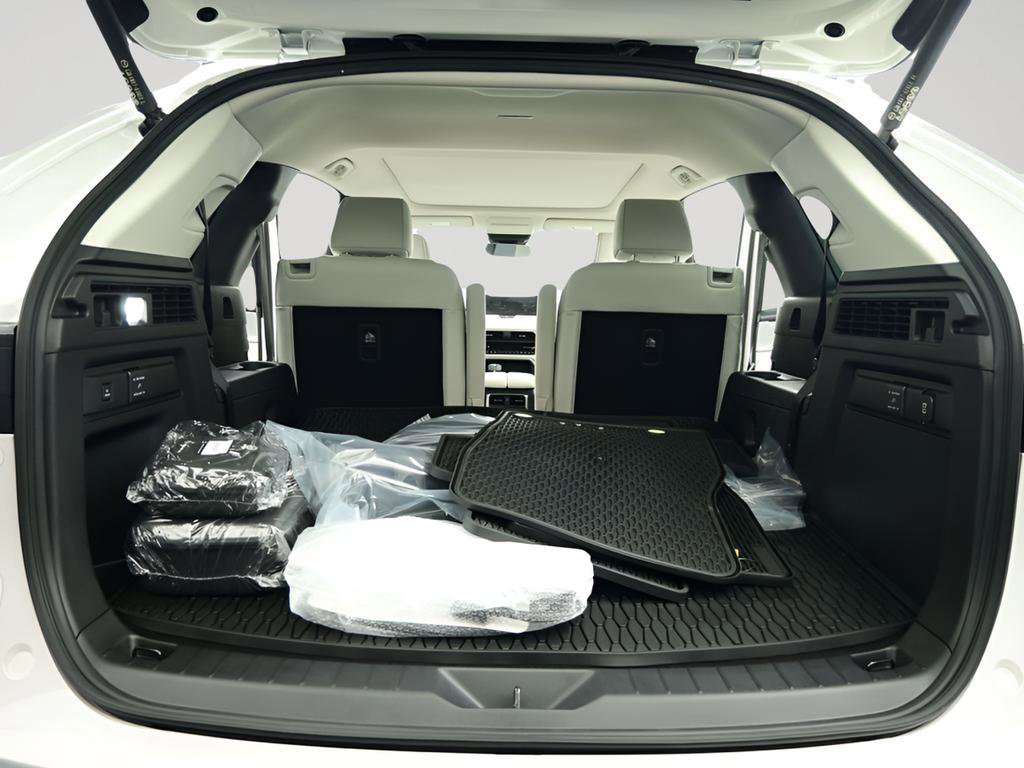 New 2026 MAZDA CX-90 Plug-In Hybrid w/ Premium Plus image 9