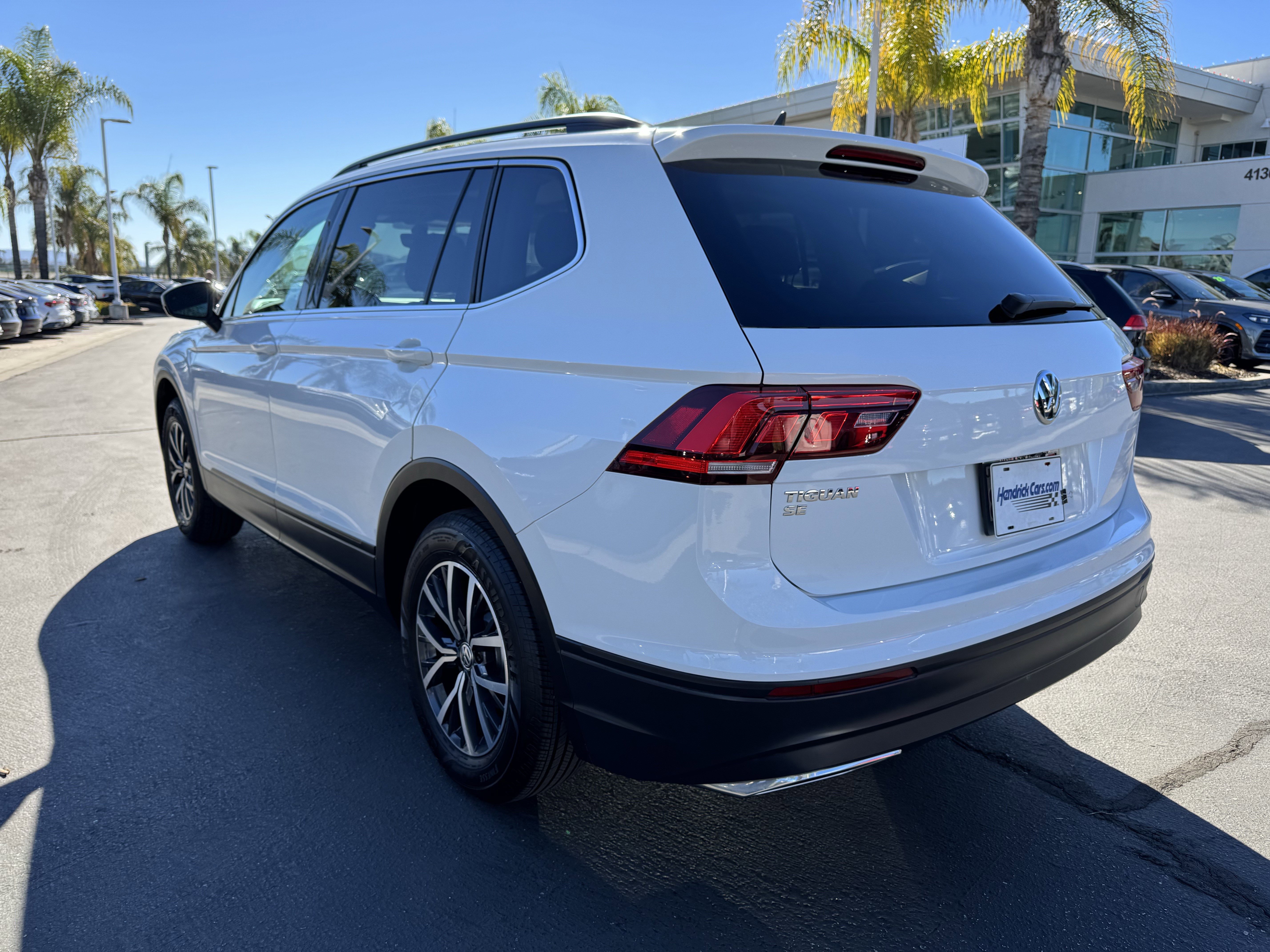 Certified 2019 Volkswagen Tiguan SE w/ Panoramic Sunroof Package image 8