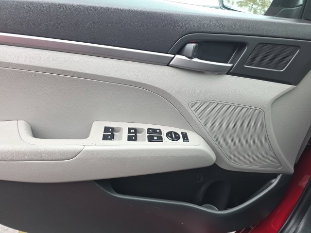 Used 2017 Hyundai Elantra SE image 10