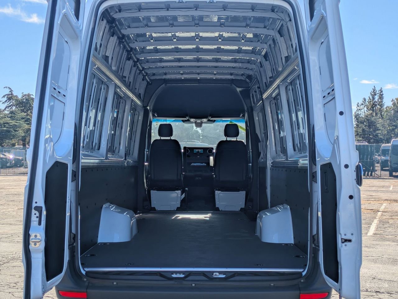 Used 2024 Mercedes-Benz Sprinter 3500 image 10