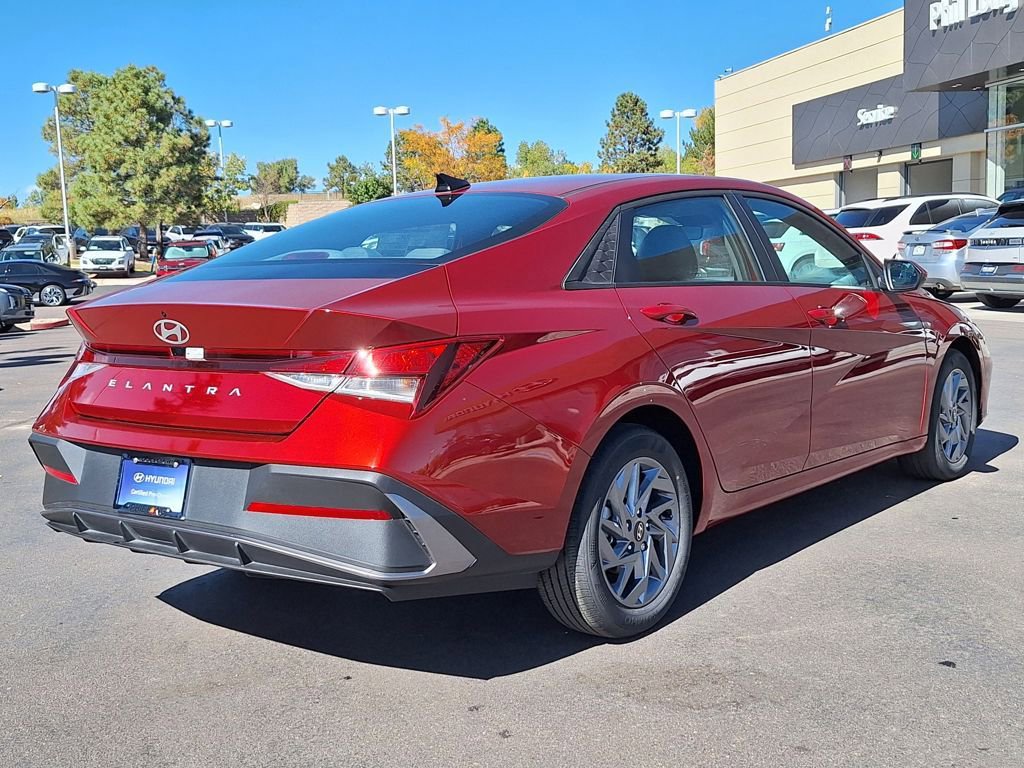 Used 2024 Hyundai Elantra SEL image 3