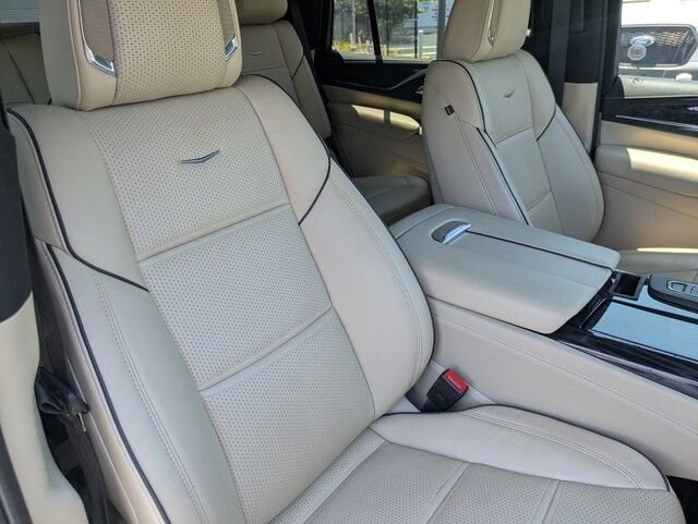 Used 2021 Cadillac Escalade Premium Luxury image 38