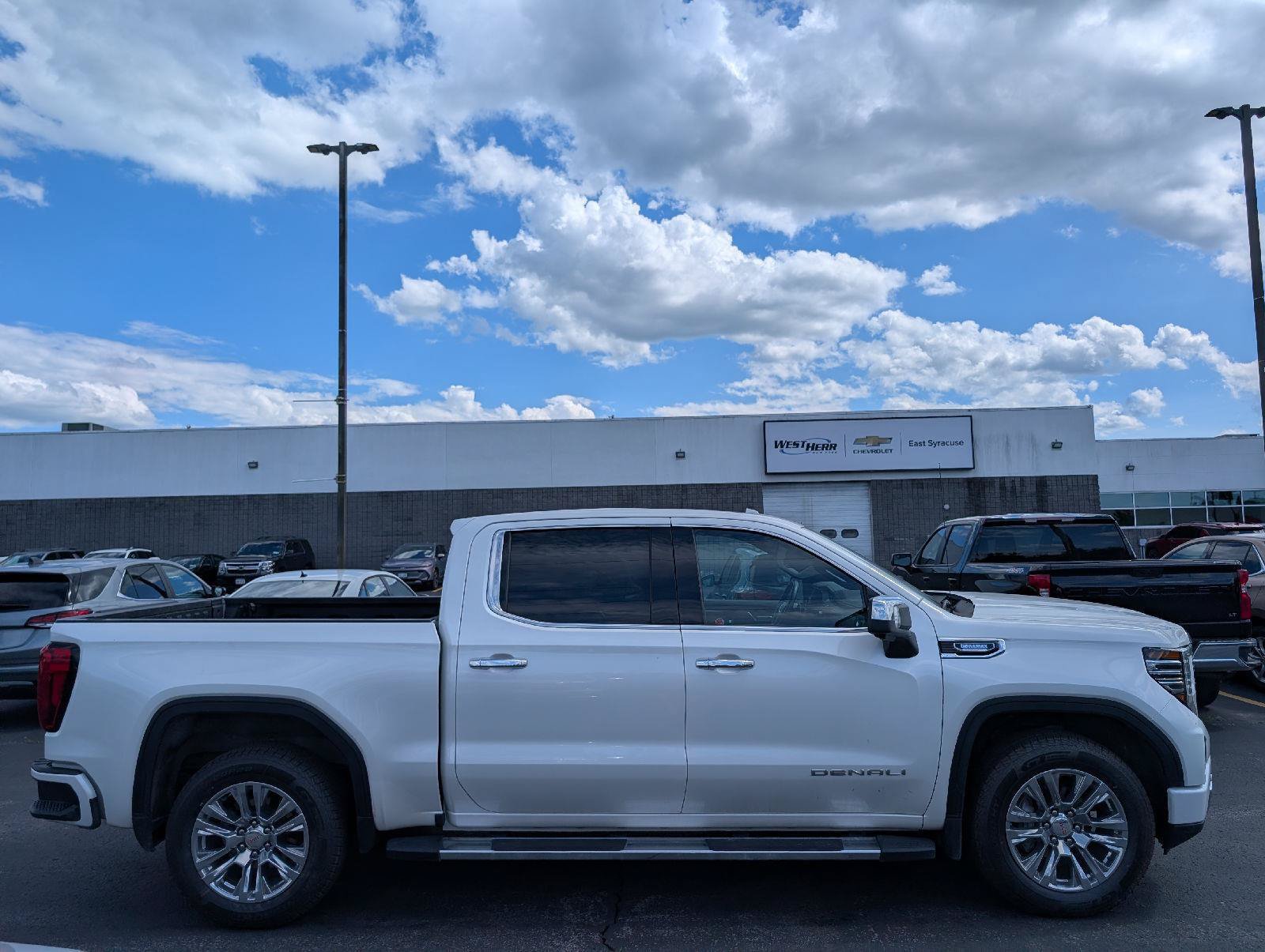 Used 2024 GMC Sierra 1500 Denali w/ Technology Package AWD/4WD image 12
