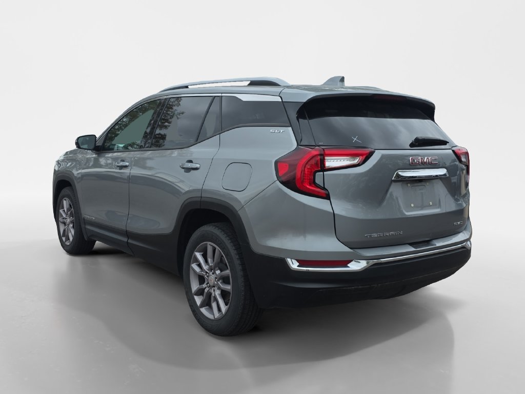 Used 2024 GMC Terrain SLT AWD/4WD image 3