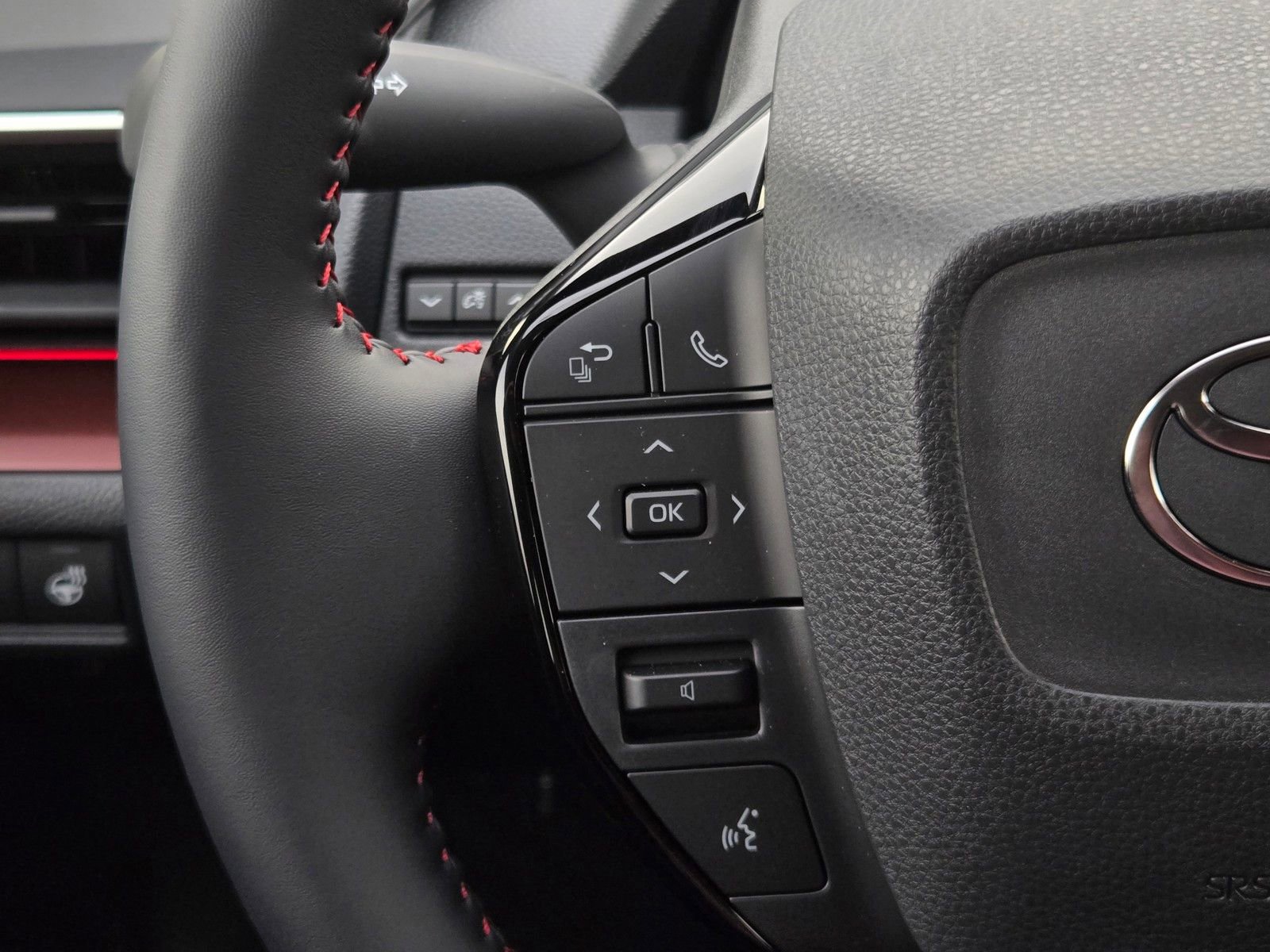 Used 2026 Toyota Prius Plug-In Hybrid w/ Limited Premium Package image 22