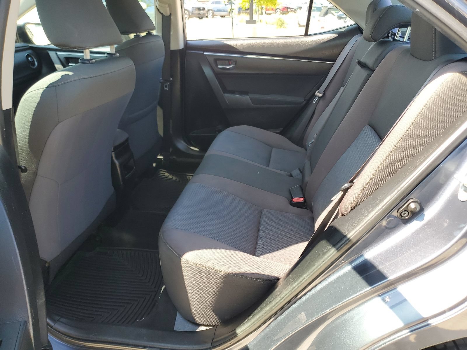 Used 2018 Toyota Corolla LE FWD image 29