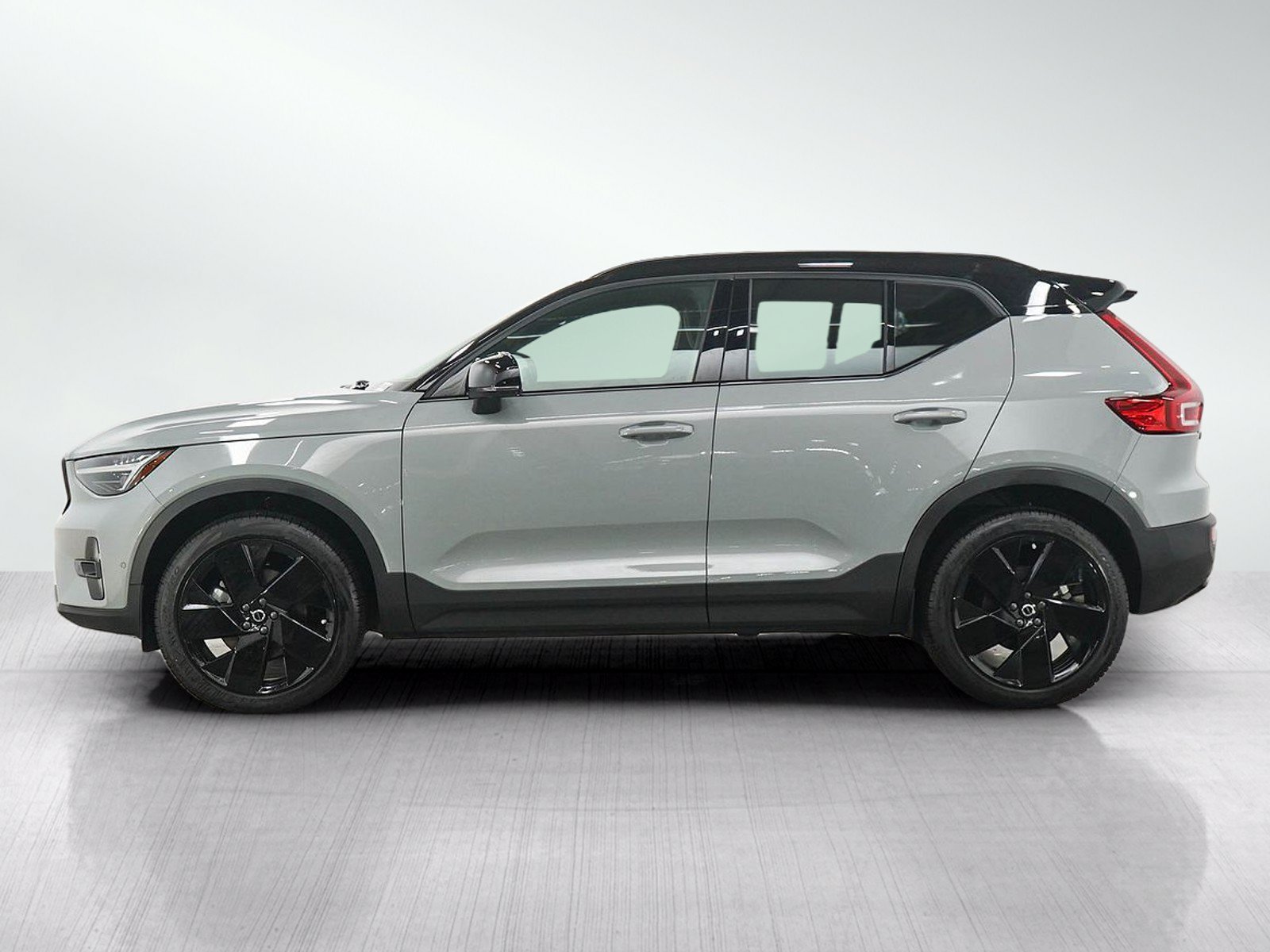 Used 2026 Volvo XC40 B5 Ultra w/ Protection Package Premier AWD/4WD image 3