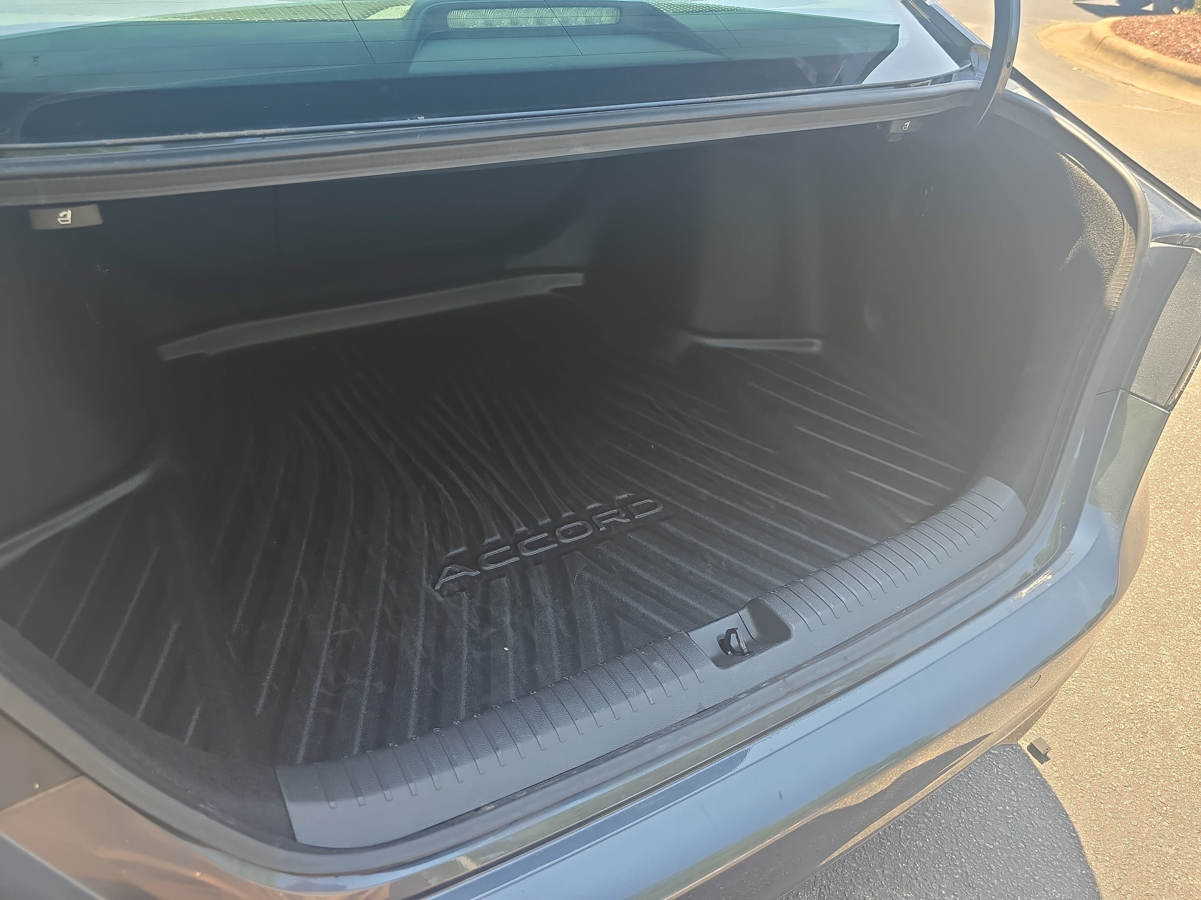Used 2023 Honda Accord EX-L image 12