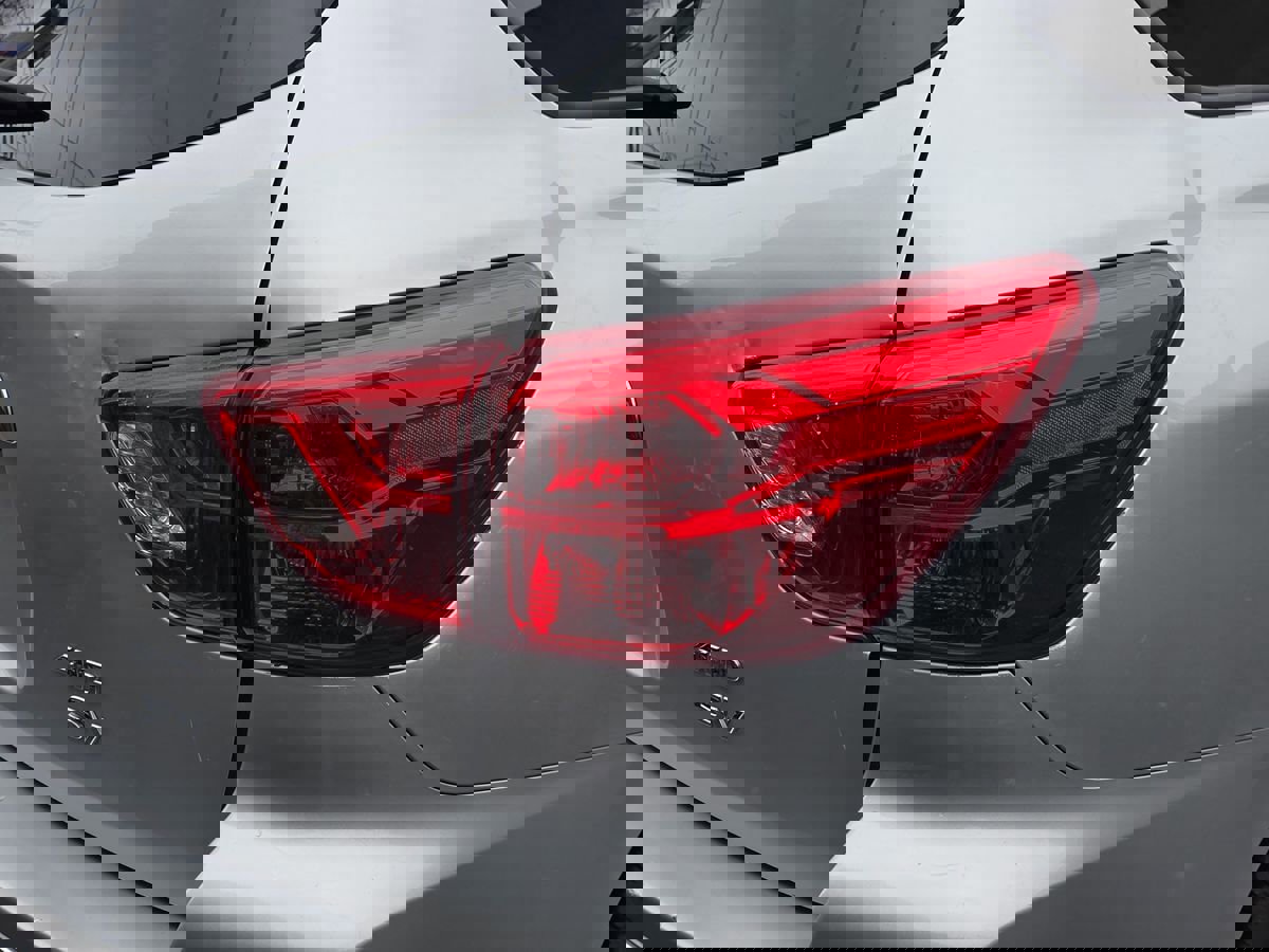 Used 2019 Nissan Pathfinder SV image 10