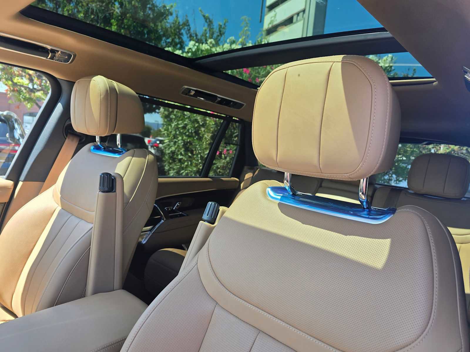 New 2025 Land Rover Range Rover Long Wheelbase SE image 25