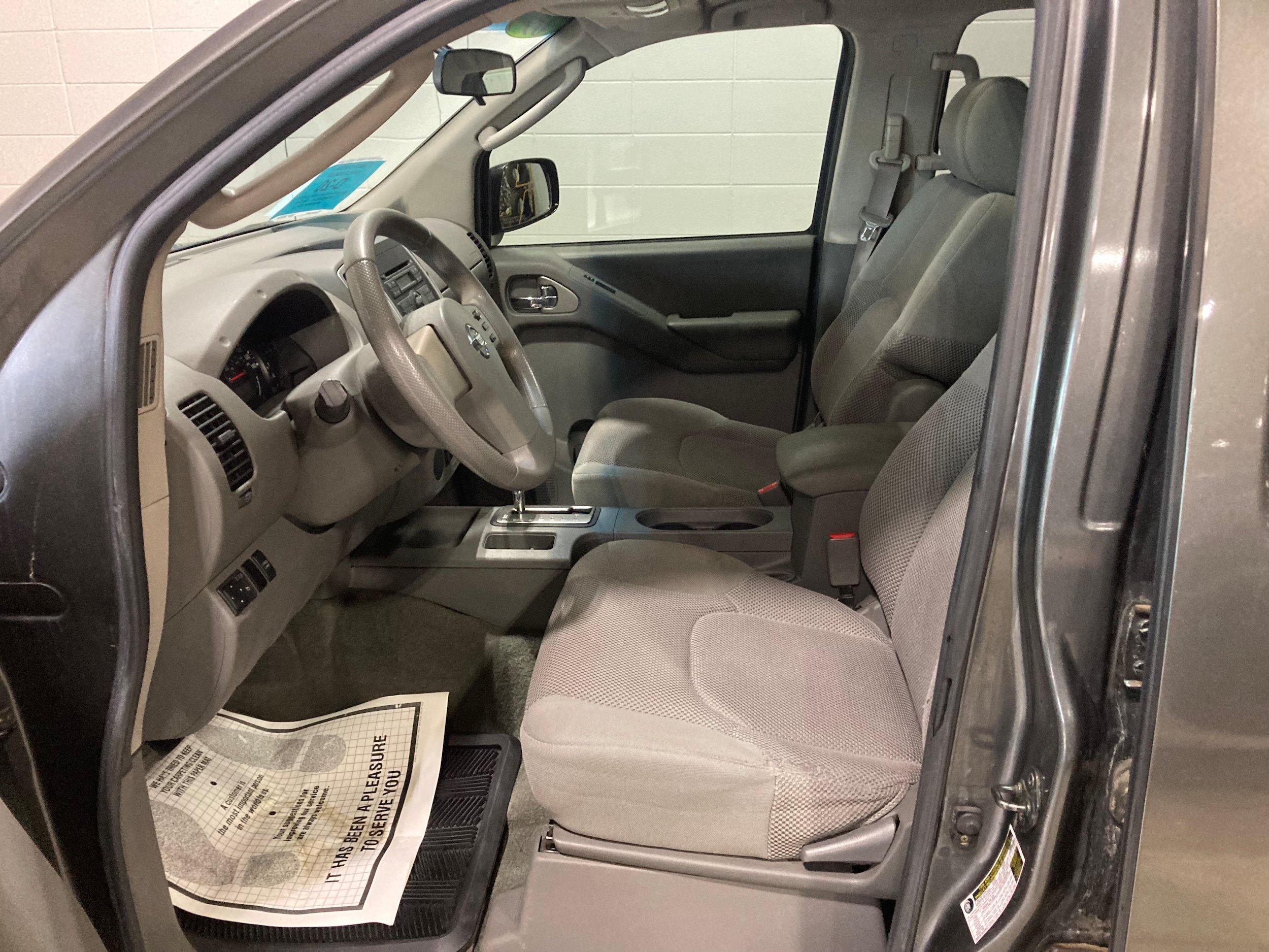 Used 2009 Nissan Frontier SE w/ SE Value Truck Pkg RWD image 19