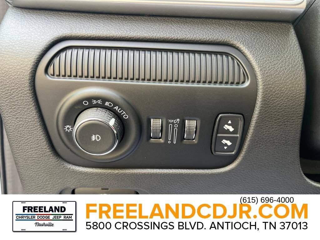 New 2024 Jeep Wagoneer L Series II w/ Flexible Seating Group AWD/4WD image 13