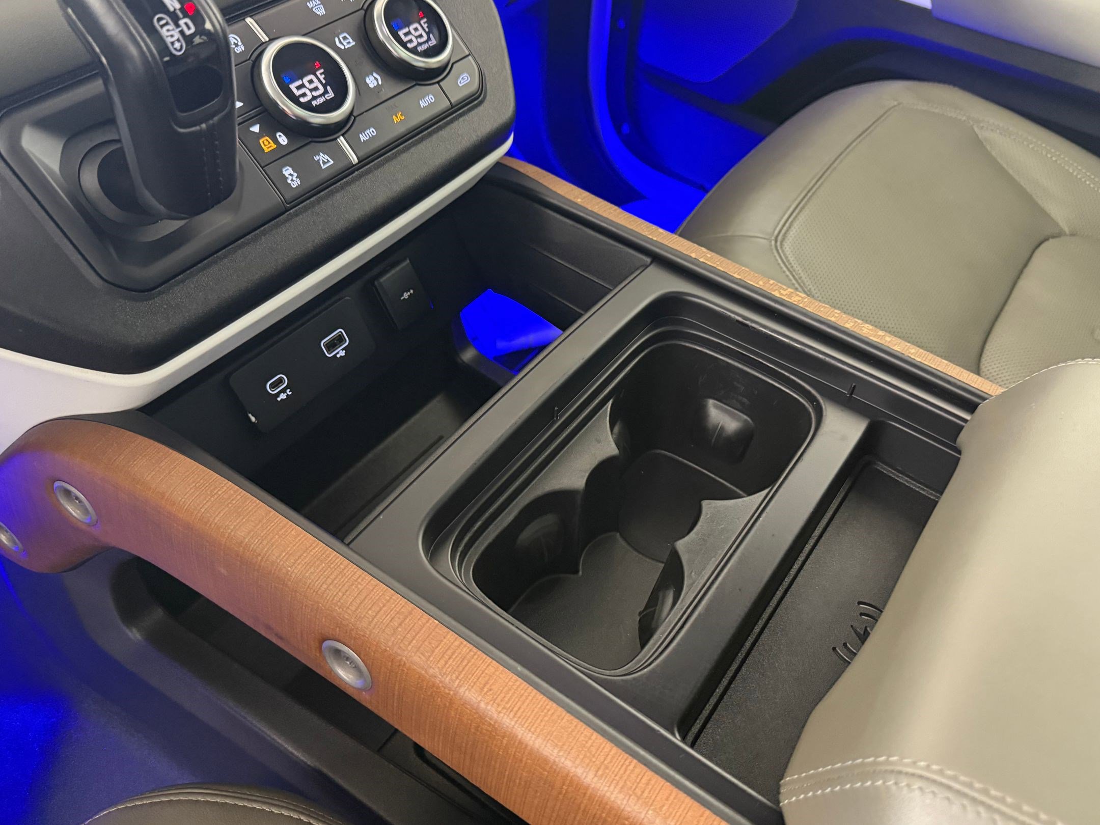 Used 2020 Land Rover Defender 110 HSE image 27