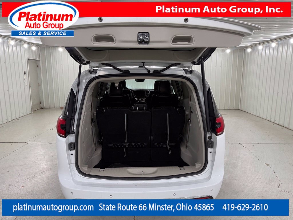 Used 2023 Chrysler Pacifica Limited FWD image 30