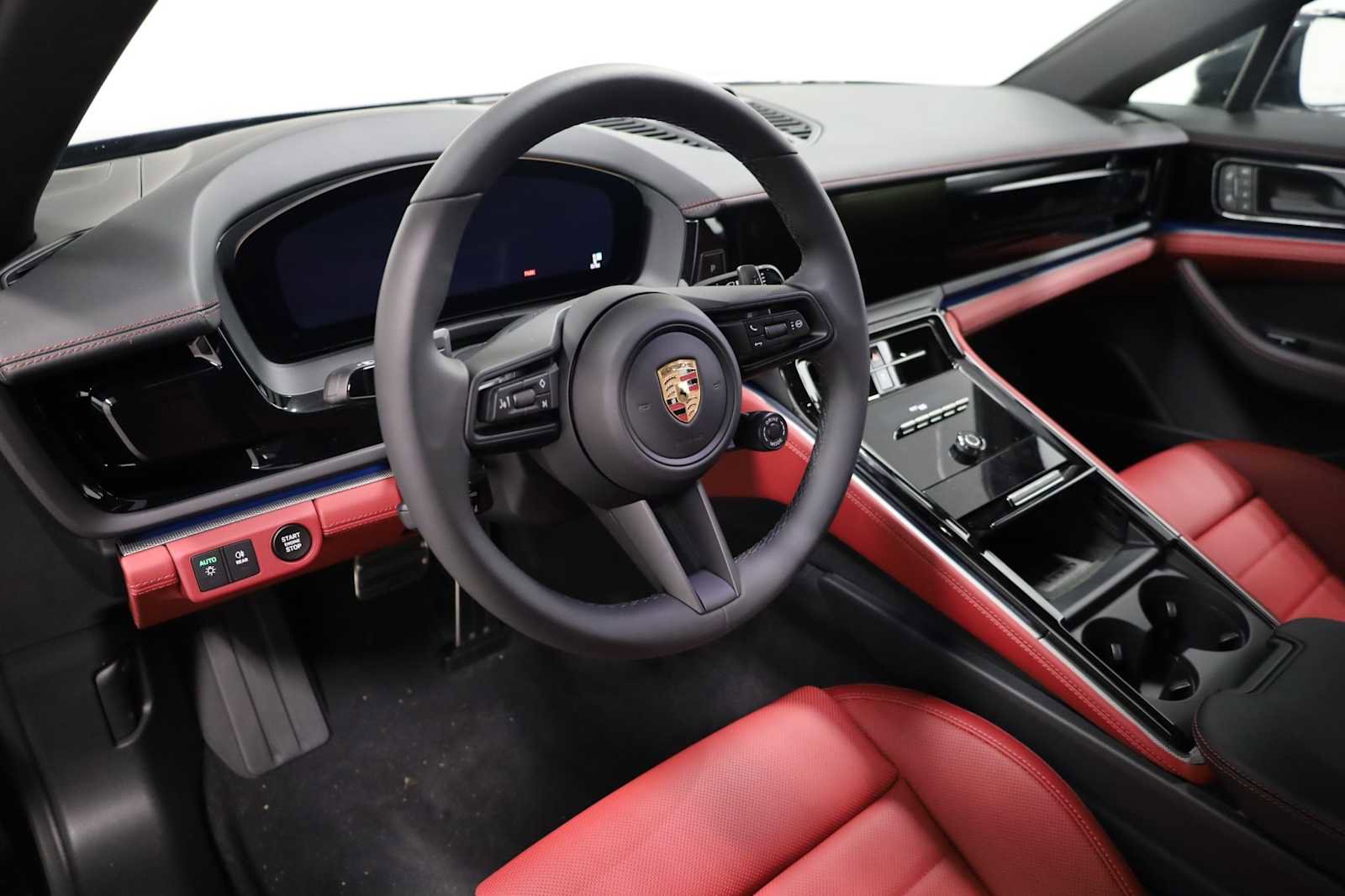 New 2025 Porsche Panamera 4 image 4
