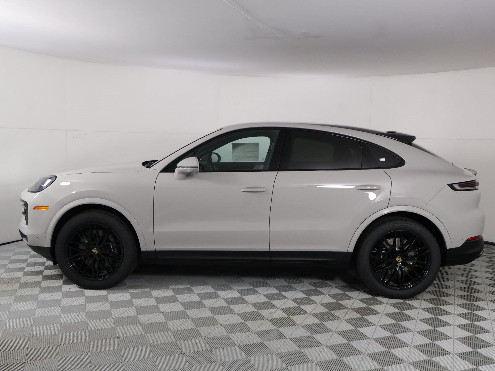 New 2026 Porsche Cayenne Coupe AWD/4WD image 2