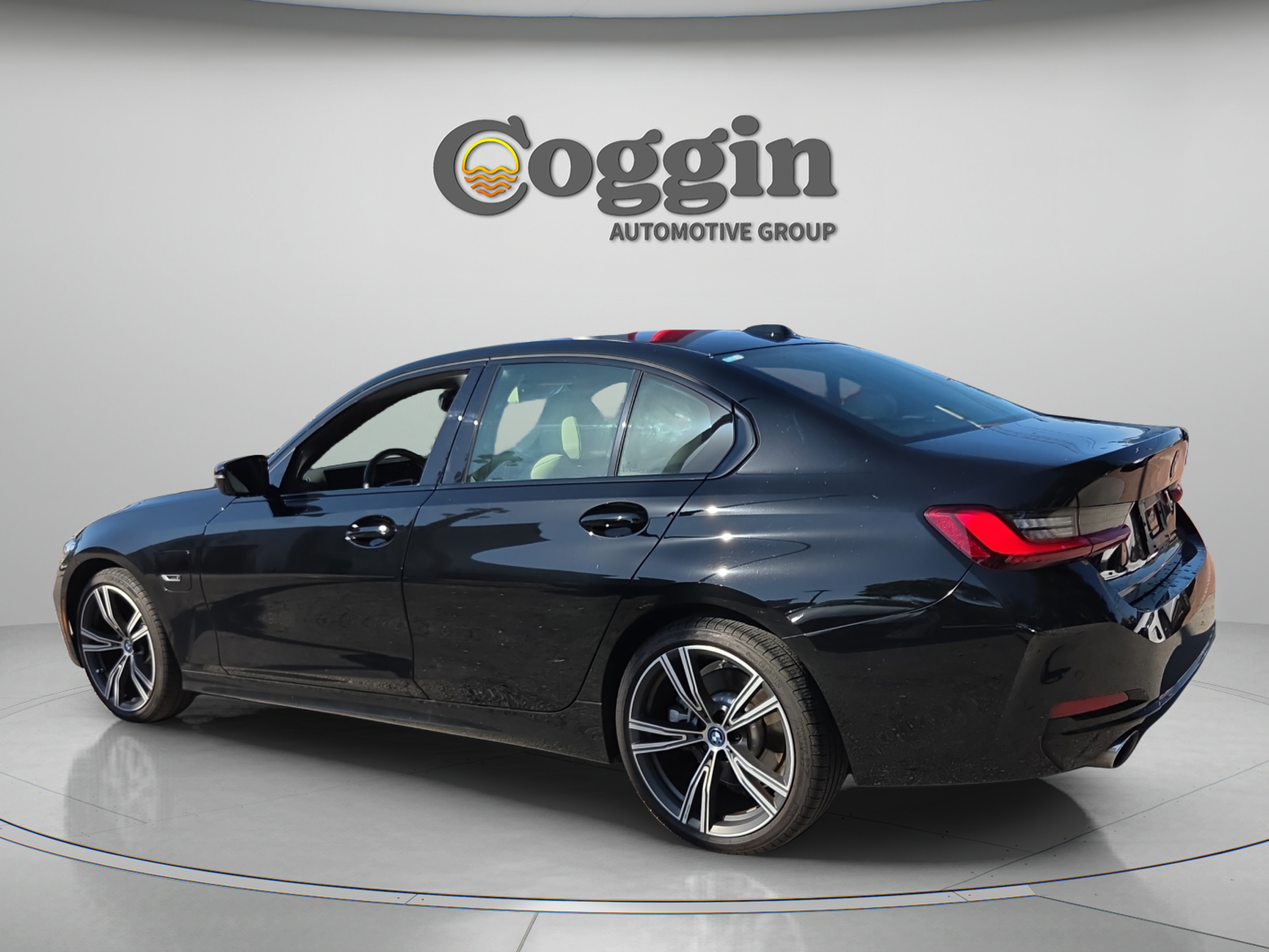 Used 2023 BMW 330e w/ Driving Assistance Package RWD image 3