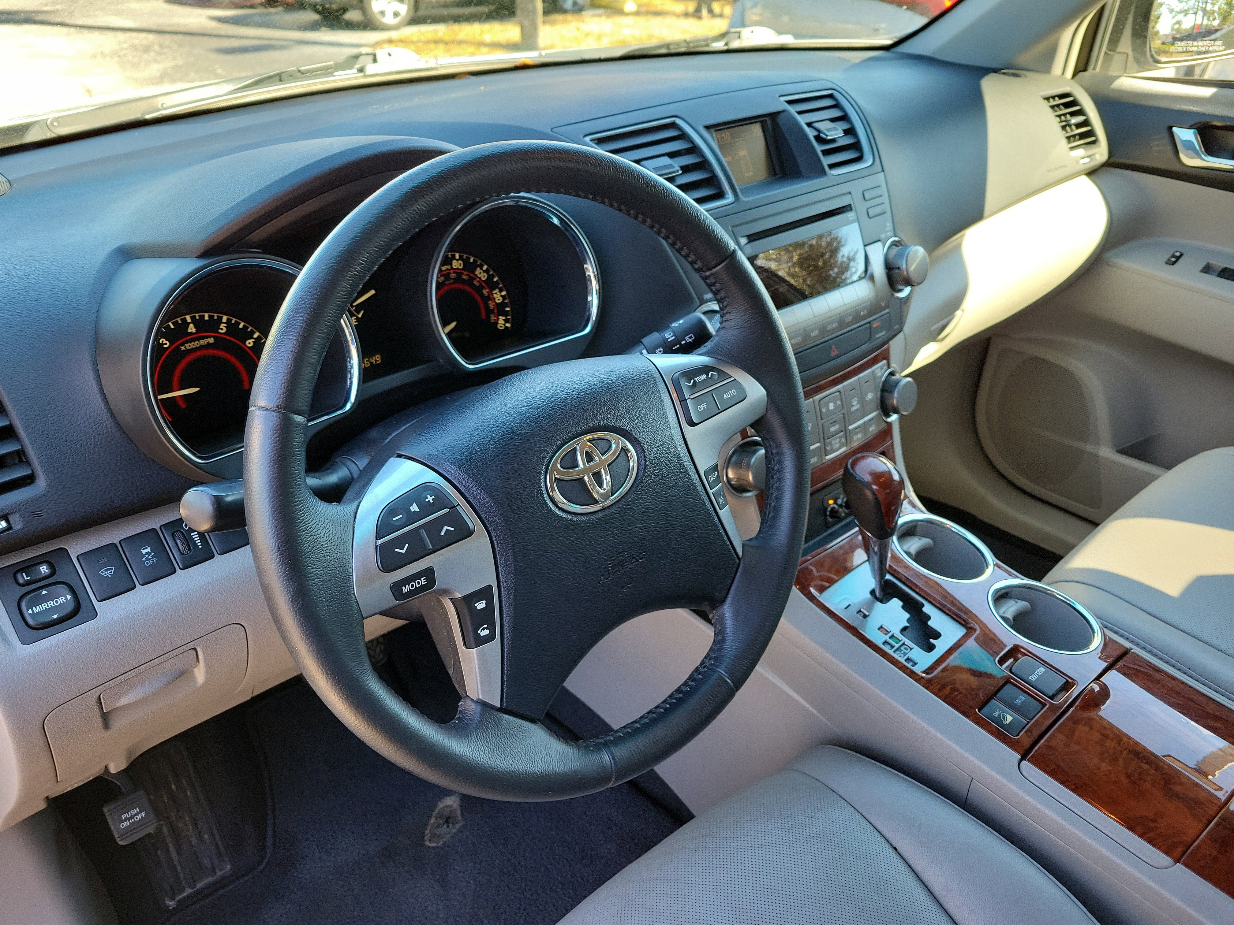 Used 2011 Toyota Highlander Limited image 23