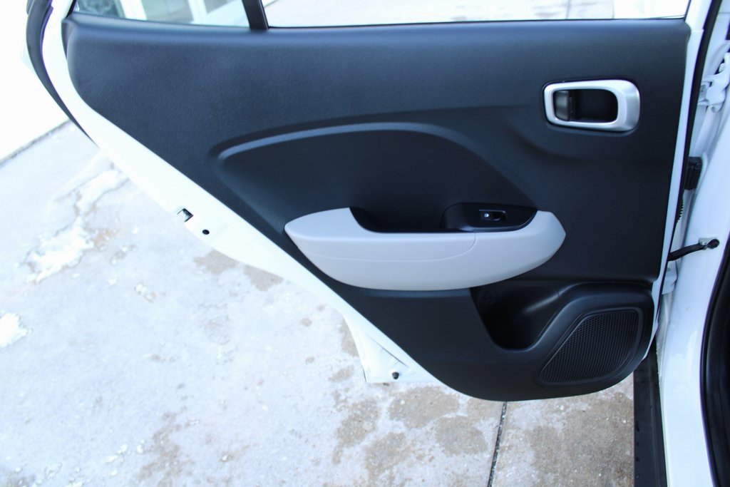 Used 2020 Hyundai Venue SEL image 19