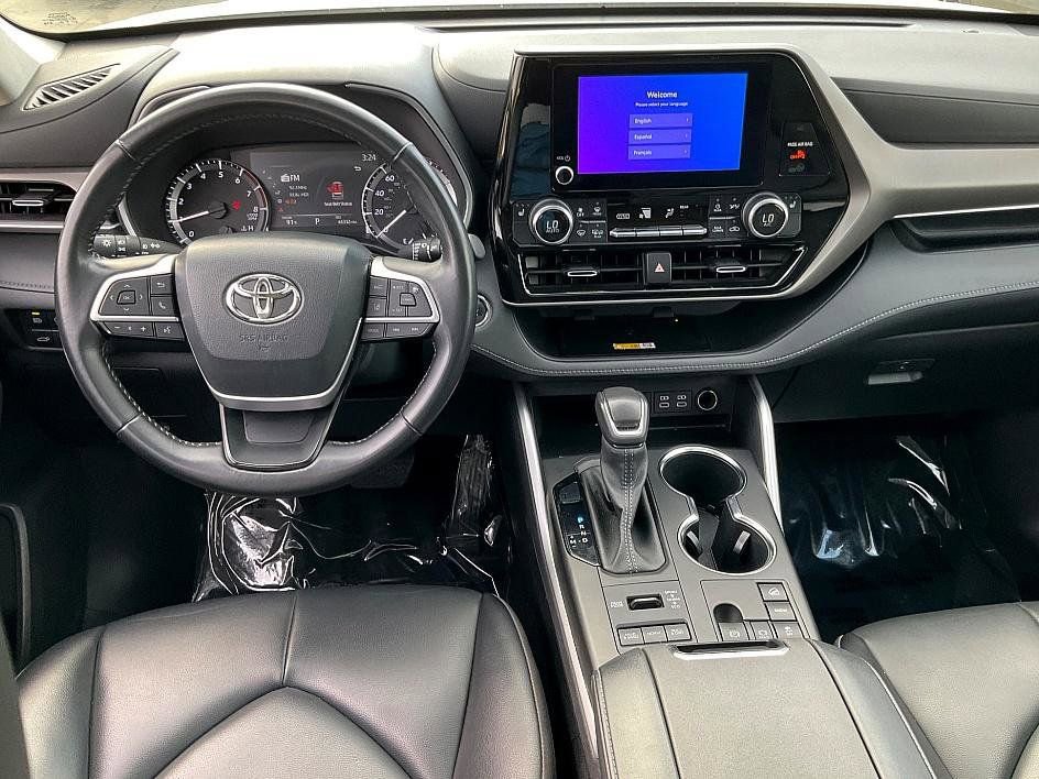 Used 2023 Toyota Highlander XLE image 30