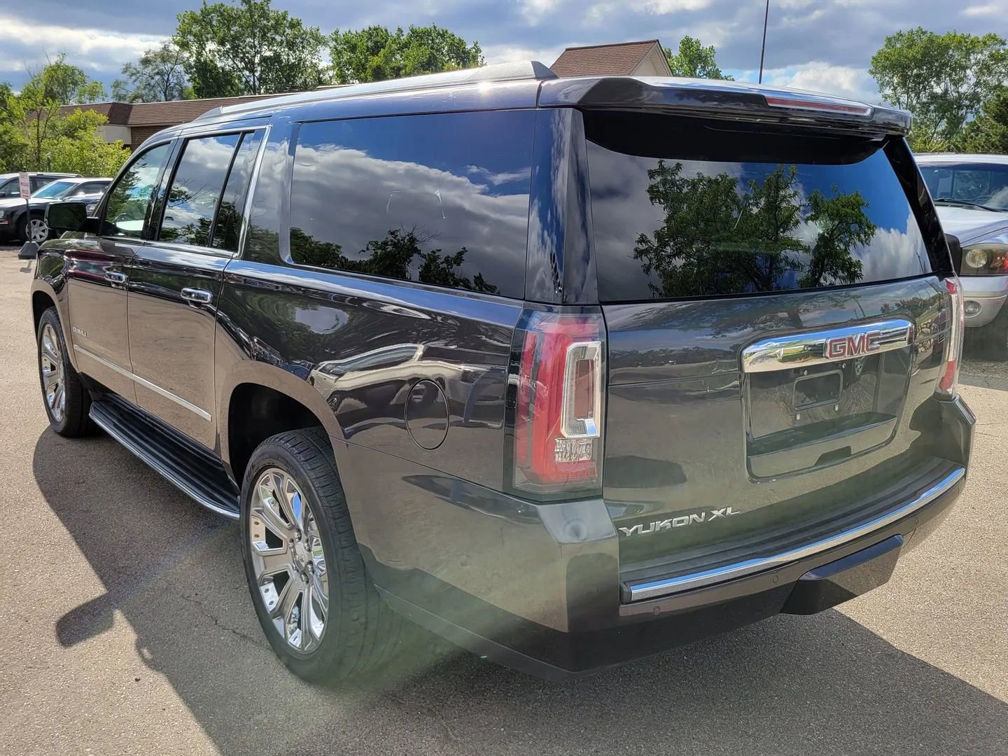 Used 2018 GMC Yukon XL Denali w/ Open Road Package image 5