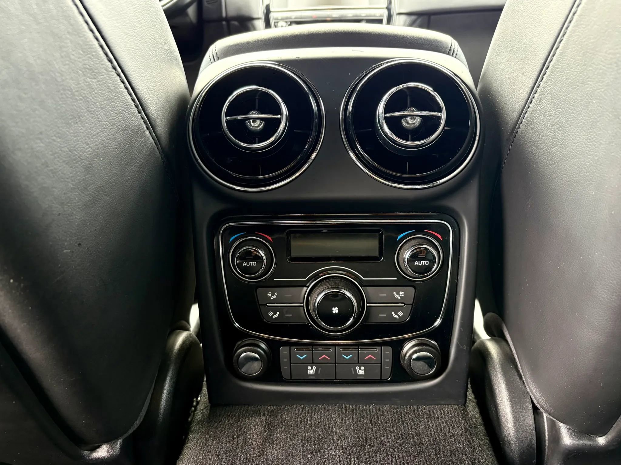 Used 2015 Jaguar XJ Supercharged image 23