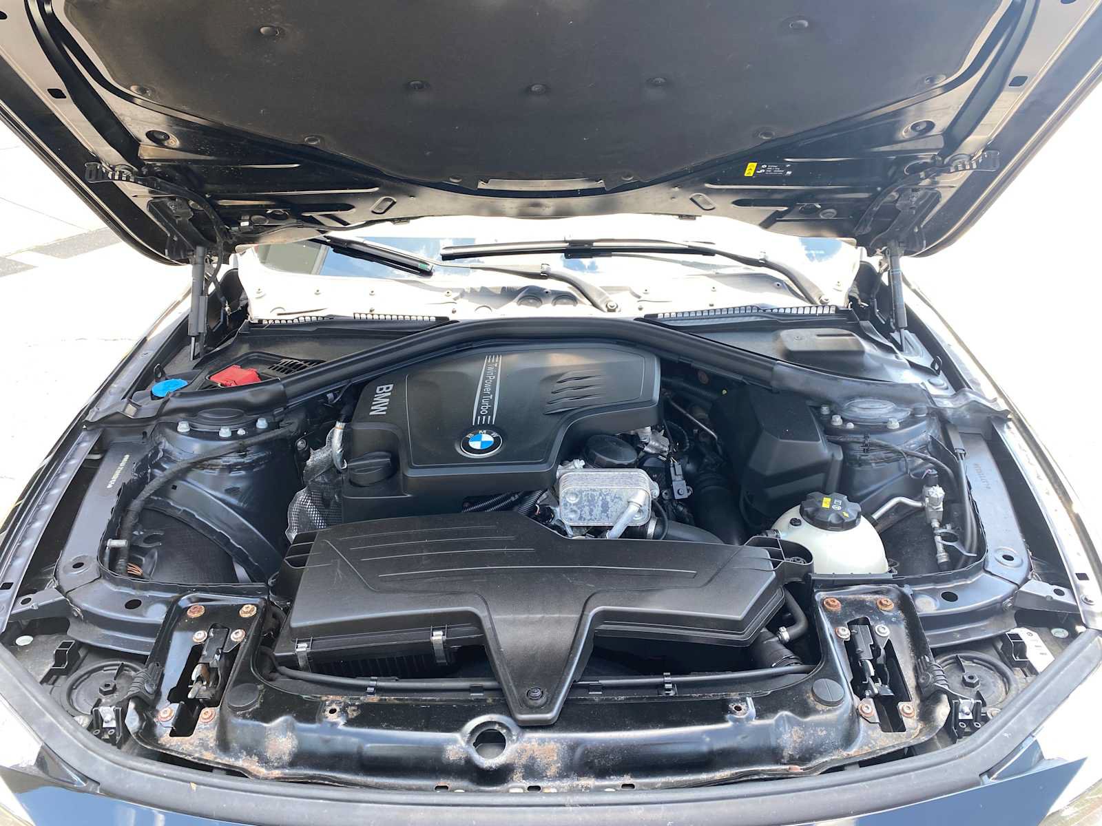 Used 2017 BMW 320i xDrive Sedan AWD/4WD image 6