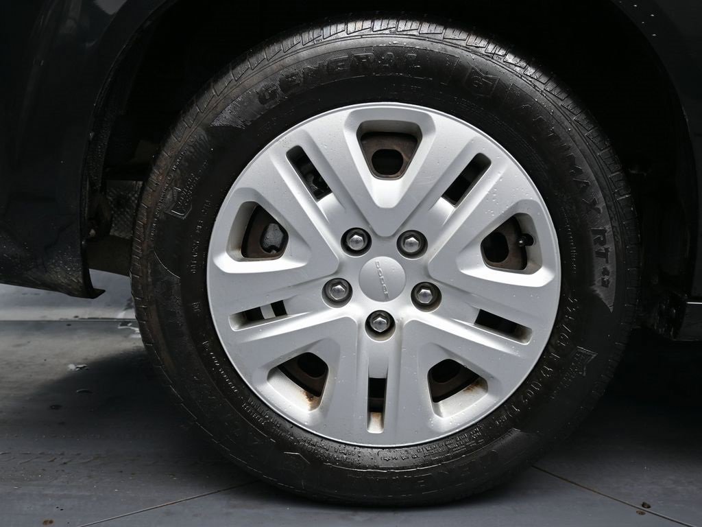 Used 2018 Dodge Grand Caravan SE w/ UConnect Hands-Free Group image 11