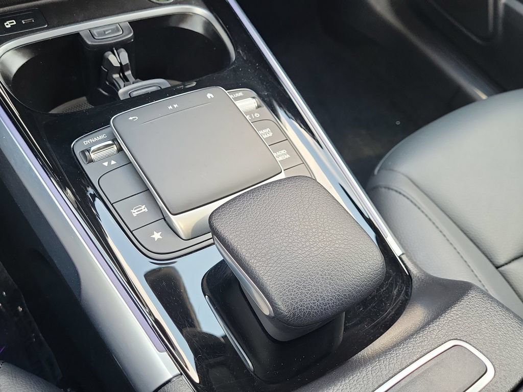 Used 2022 Mercedes-Benz GLB 250 4MATIC w/ Premium Package Lite image 32