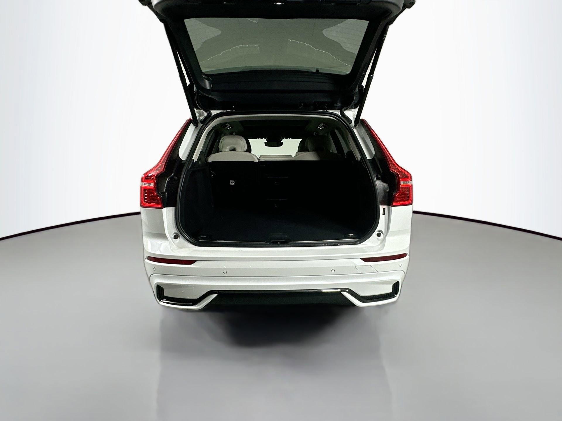 Used 2023 Volvo XC60 B5 Plus w/ Climate Package image 27