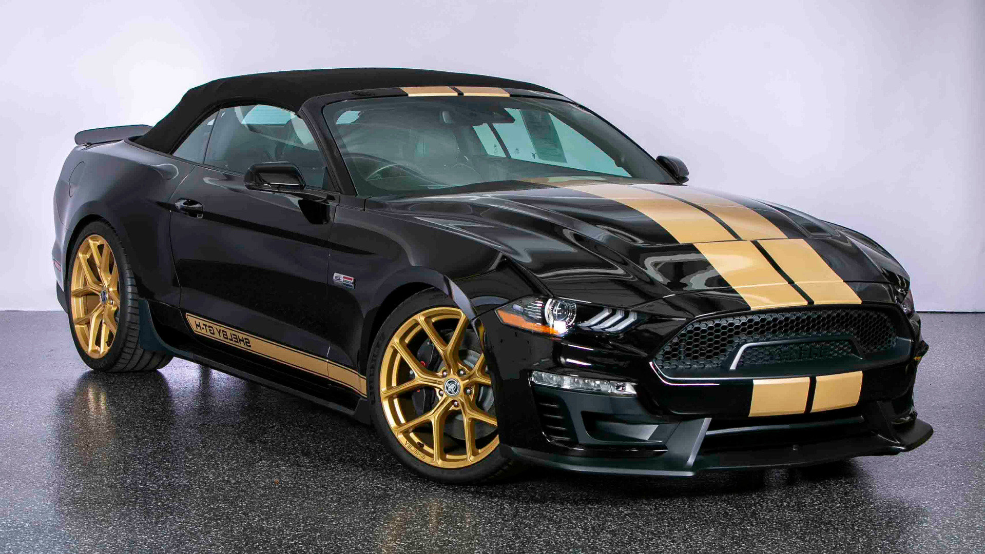 Used 2019 Ford Mustang GT Premium w/ GT Performance Package RWD image 1